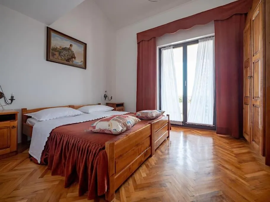 Apartment With Breathtaking Views マンドレ